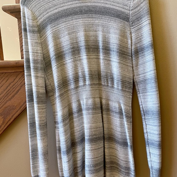 GUC WHBM SM GRAY STRIPED SILVER METALLIC V-NECK RUFFLED FRONT LONG SLEEVE CARDI - Picture 5 of 11